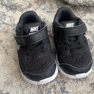 Toddler Nike sneakers 5c